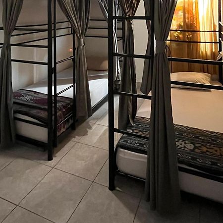 יוגיאקרטה Oke Baik Hostel מראה חיצוני תמונה