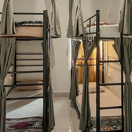 יוגיאקרטה Oke Baik Hostel מראה חיצוני תמונה
