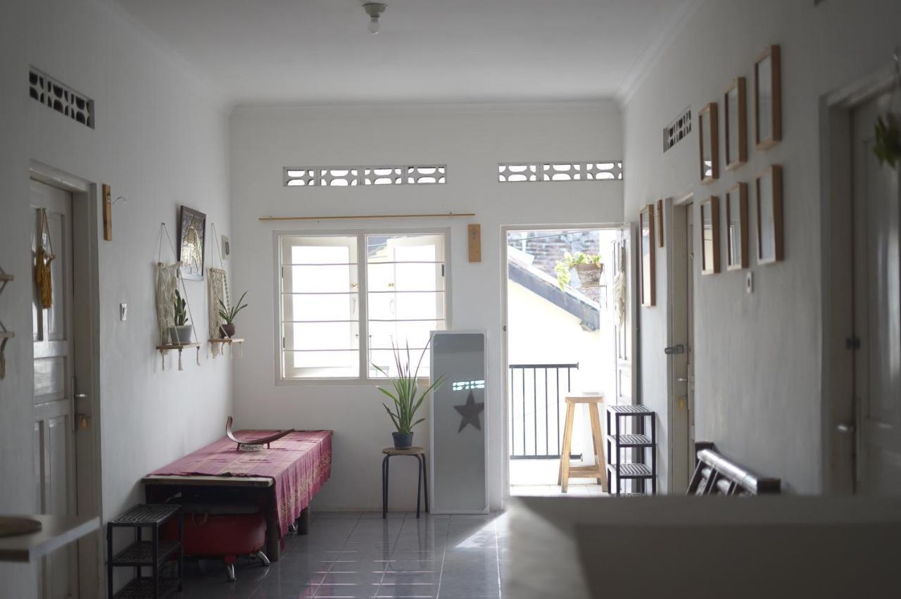 יוגיאקרטה Oke Baik Hostel מראה חיצוני תמונה