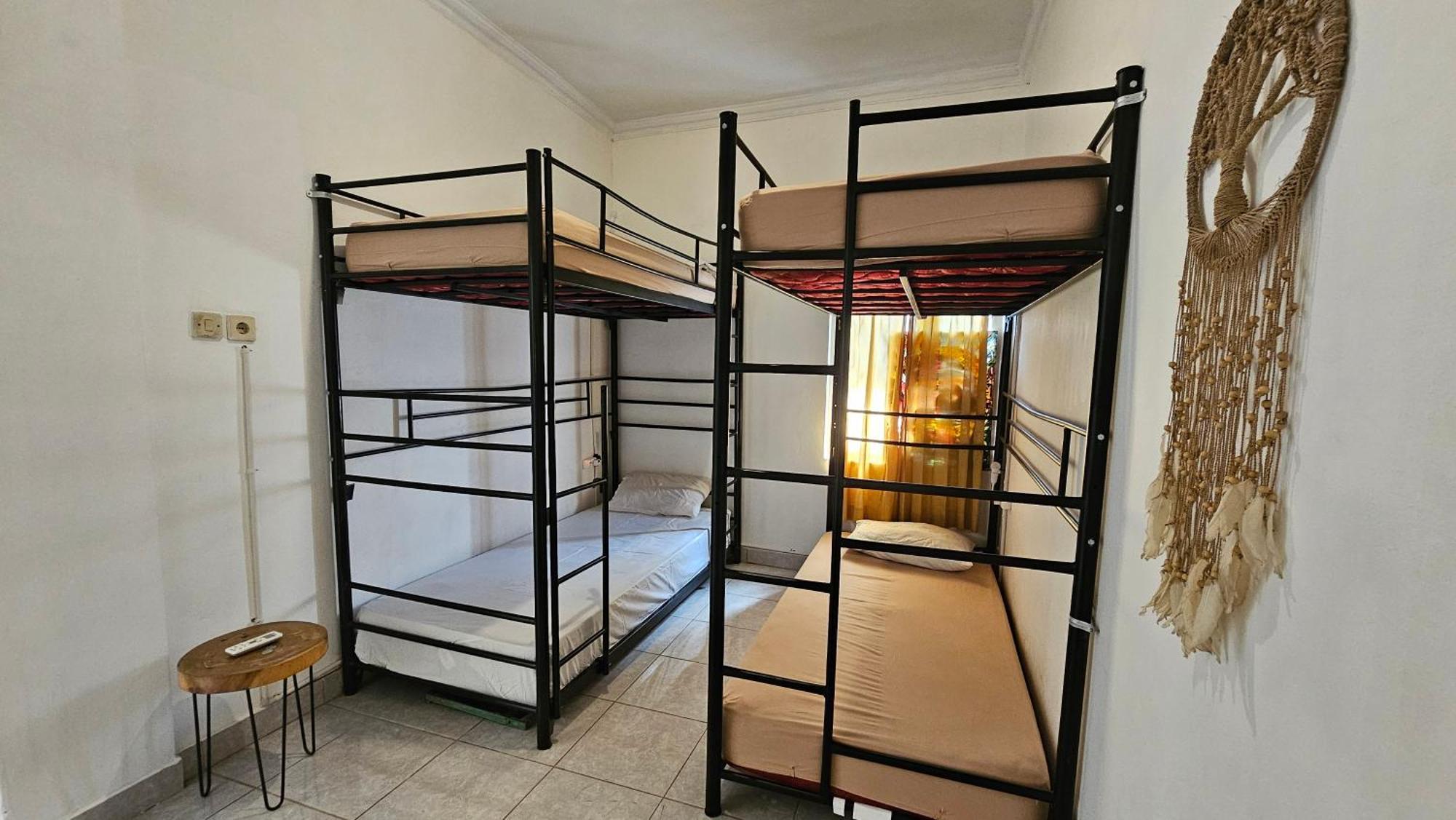 יוגיאקרטה Oke Baik Hostel מראה חיצוני תמונה