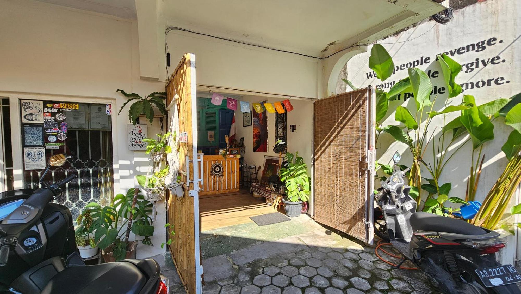 יוגיאקרטה Oke Baik Hostel מראה חיצוני תמונה