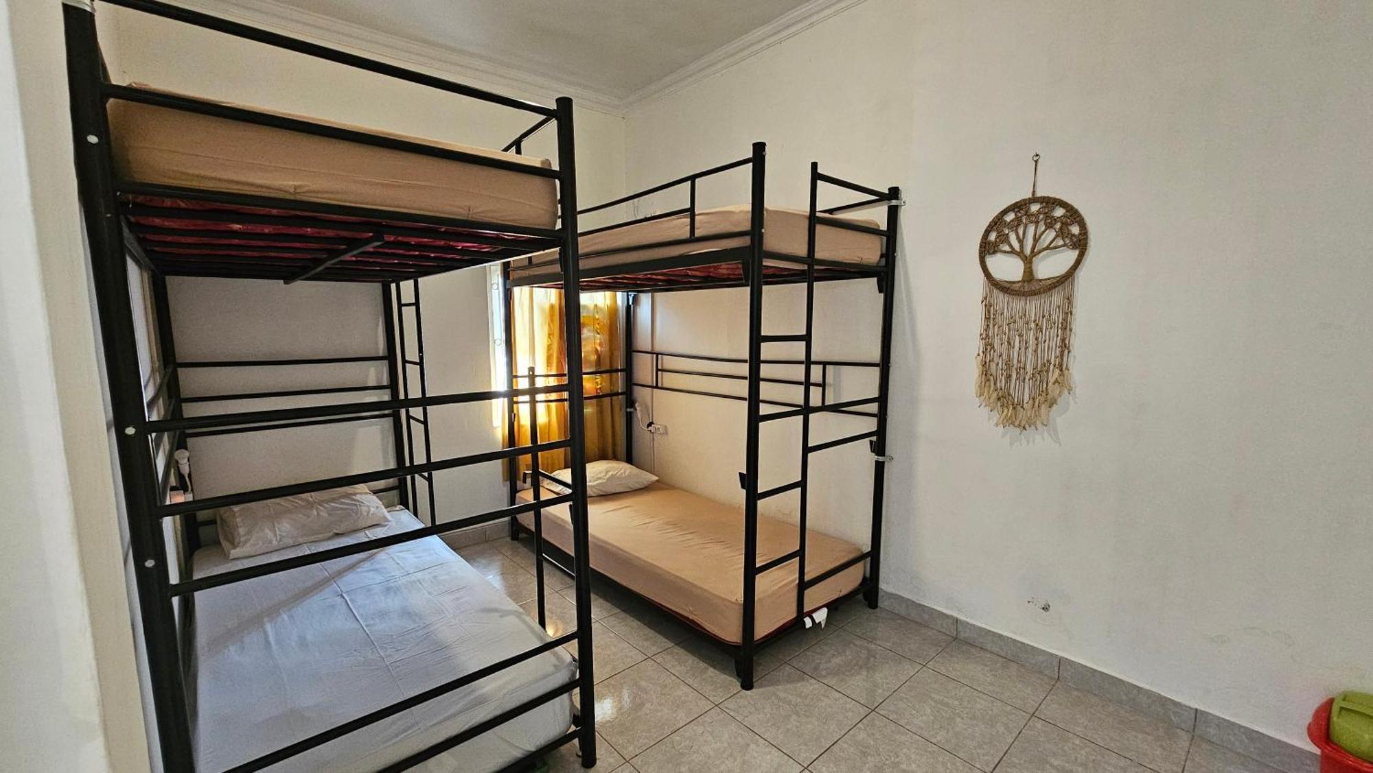 יוגיאקרטה Oke Baik Hostel מראה חיצוני תמונה