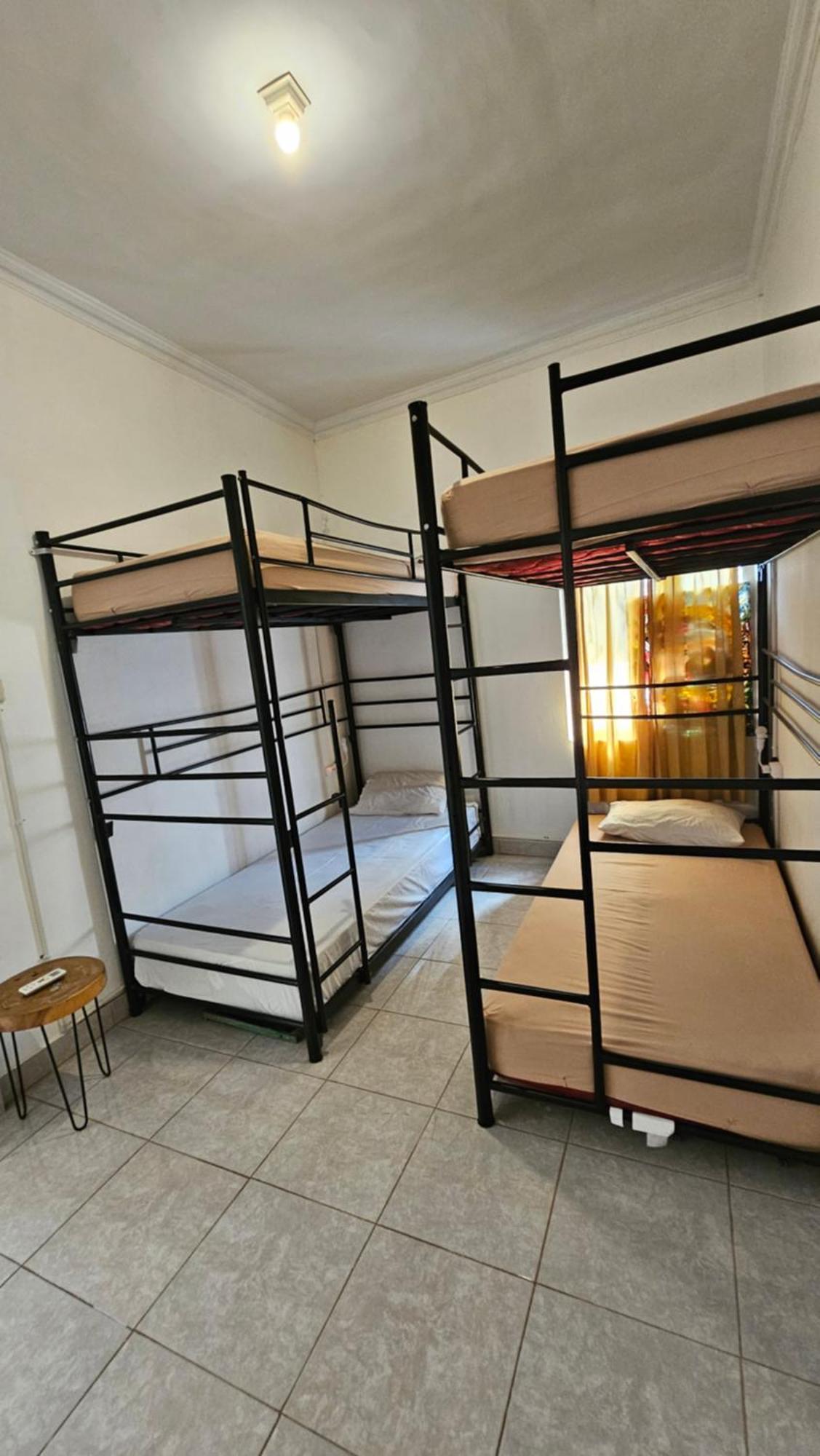 יוגיאקרטה Oke Baik Hostel מראה חיצוני תמונה