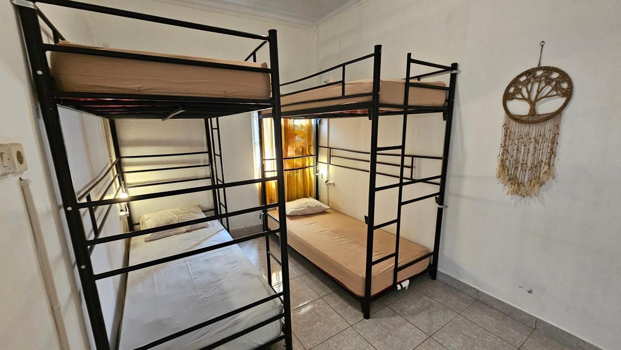 יוגיאקרטה Oke Baik Hostel מראה חיצוני תמונה