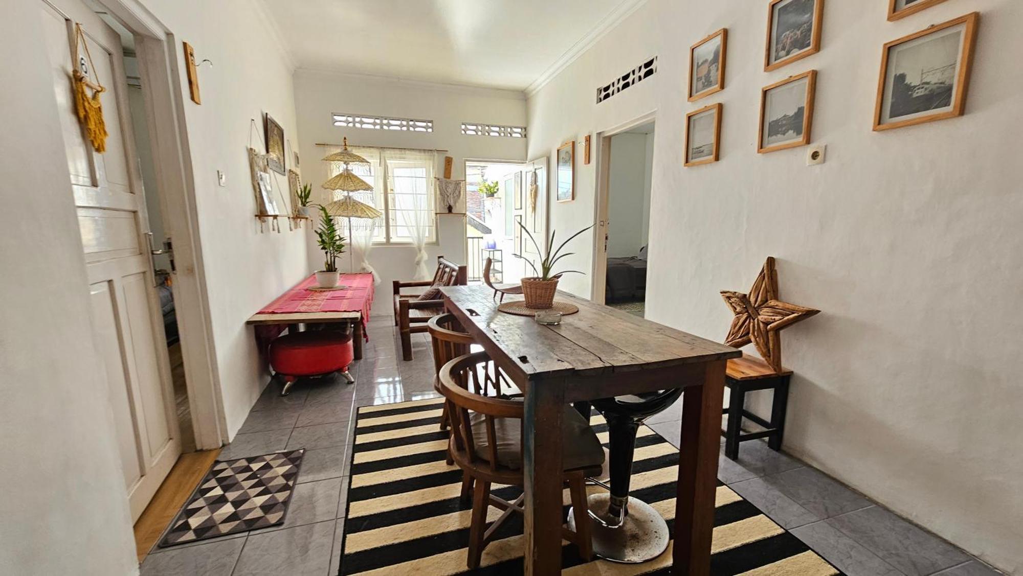 יוגיאקרטה Oke Baik Hostel מראה חיצוני תמונה