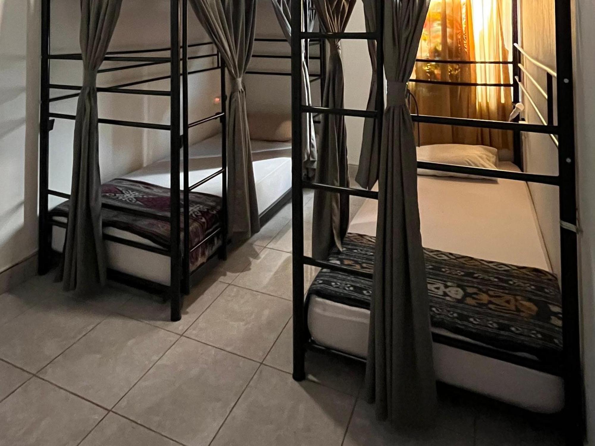 יוגיאקרטה Oke Baik Hostel מראה חיצוני תמונה